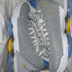Lebron XVI's w/box